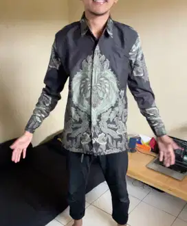 Kemeja Batik Slimfit Motif Klasik – Hitam Army | Ukuran L