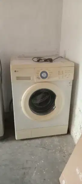 Mesin cuci LG bekas