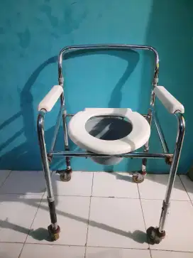 Kursi roda lansia