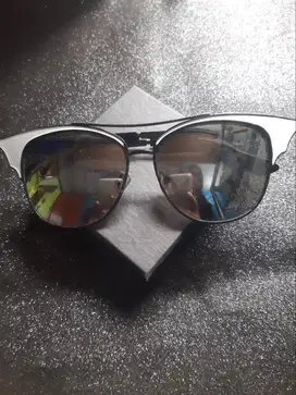 Kacamata Hitam vintage enamel D &  G