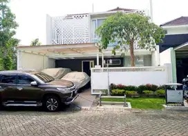 Rumah mewah di Araya Golf Malang