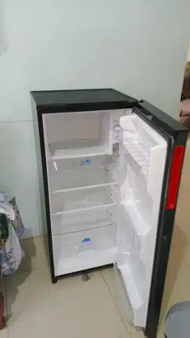 Kulkas 1 Pintu Merk Aqua