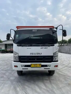 Isuzu Giga Tronton FVM34W 2012