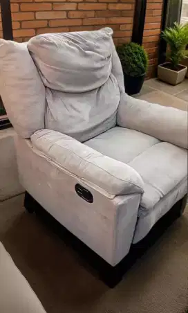 Jual cepat Sofa Reclining merk Informa mulus terawat normal