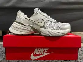 NIKE SHOES (NIKE V2K RUN)