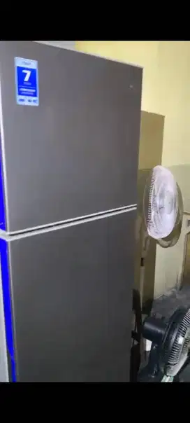 Kulkas 2 pintu merk AQUA