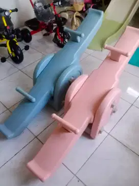 Jungkat Jungkit Anak