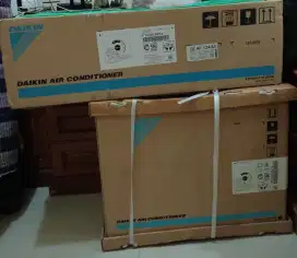 AC Daikin 1 PK seken dipakai 1 th, masih dingin dan senyap. Daya kecil