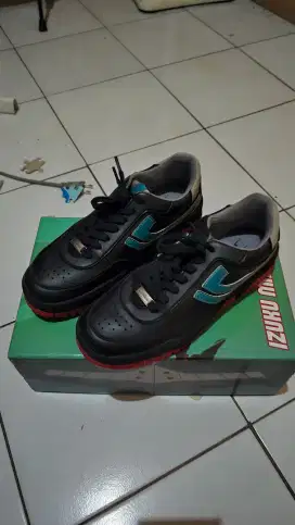 SEPATU JOHNSON X MY HERO ACADEMIA