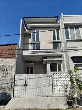 1 M-an Rumah Rungkut Menanggal Harapan