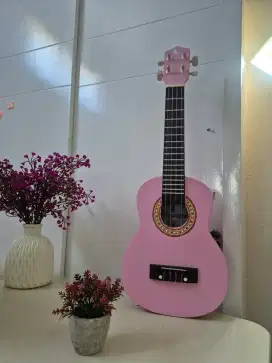 Gitar ukulele warna pink