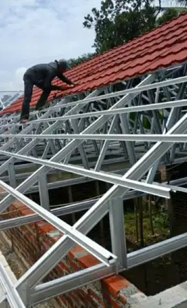 Pasang atap galvalum