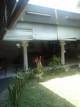 rumah di kawasan elit Laweyan Solo harga murah