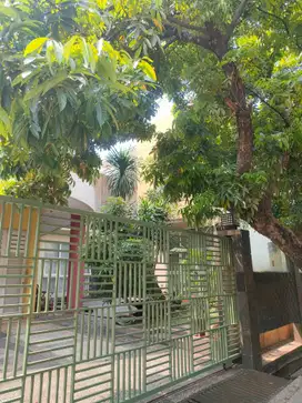 Rumah luas dgn fasilitas kolam renang di perumahan lingkar asri Bekasi