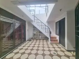 DISEWAKAN RUMAH SIMPANG DARMO PERMAI - FURNISHED