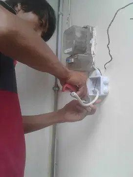 ahli listrik yang berpengalaman bisa menyelesaikan problem kelistrikka
