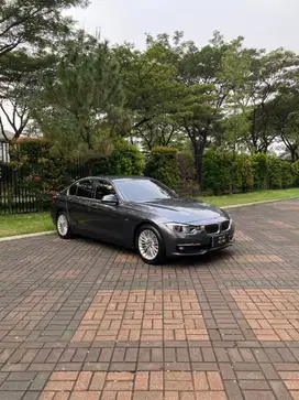 BMW 320i Luxury F30 2019