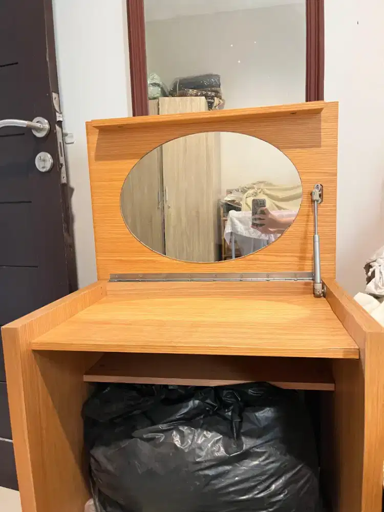 meja rias kaca multifungsi ada kacanya