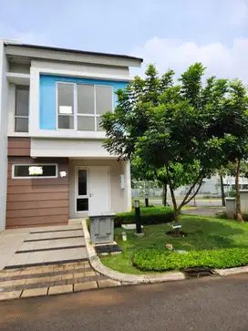 Disewakan Rumah Gading Serpong Cluster Martinez  Hoek