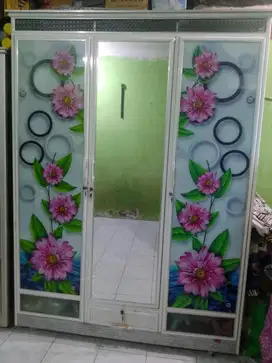Lemari baju 3 pintu