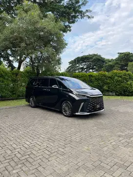 Lexus LM 350h 2025