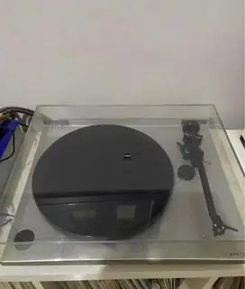 Turntable Rega Sepaket tidak di ecer