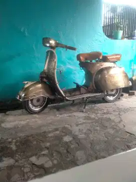 Jual santai vespa sprint th 1968..surat2 komplit..STNK mulai of 2005