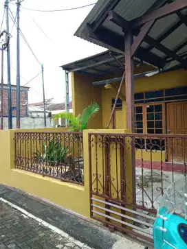 Disewakan rumah di perumahan Palebon Baru