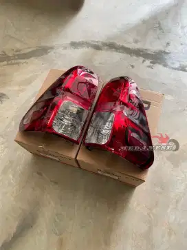 Lampu Belakang HILUX 2015 - 2019 Lokal