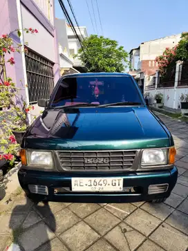 Dijual Isuzu Panther th.1999 kondisi original