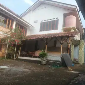 Rumah tinggal beserta gudang untuk usaha