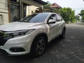 Honda HRV White Pearl - 2019