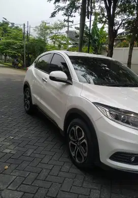 Honda HRV White Pearl - 2019