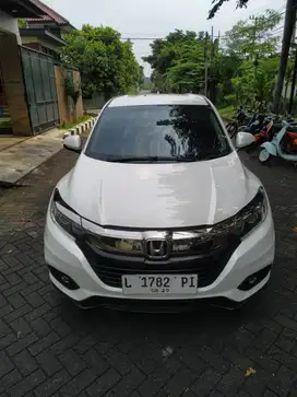 Honda HRV White Pearl - 2019
