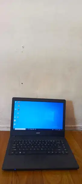 JUAL LAPTOP ACER ES1-421 AMDE1-6010 RAM4GB,SSD128GB,WIN10PRO