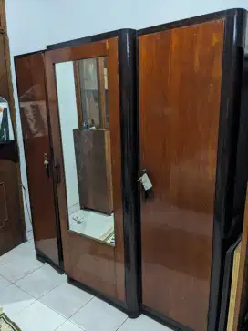 Dijual lemari jati antik vintage jaman belanda tiga pintu