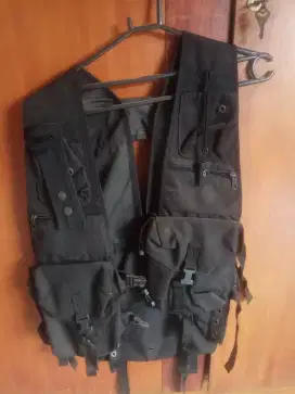 rompi berburu hitam