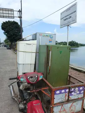 Menerima barang-barang rusak