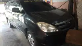 Mobil toyota kijang inova 2005