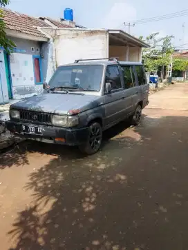 Kijang Rover 1990