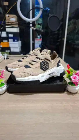 Sepatu PP trainer predator new full box 1:1