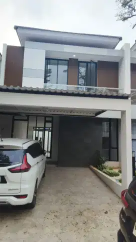TAKE OVER RUMAH BARU DENGAN KOLAM RENANG DI METLAND TRANSYOGI