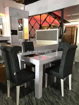 Meja Makan minimalis free sofa