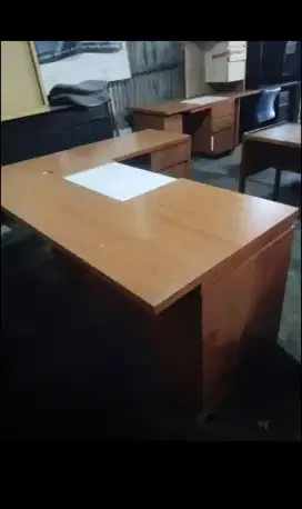 meja kerja leter