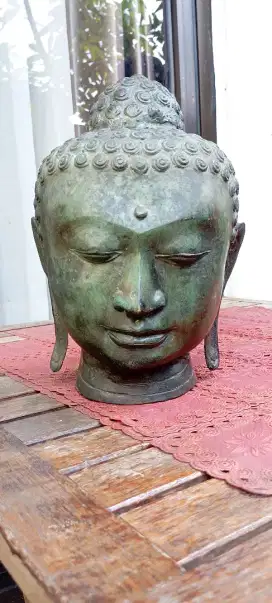 Patung Kepala Budha antik