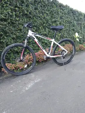 Sepeda gunung x trada 3.0, helmet, Dan rak sepeda mobil