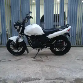 YAMAHA SCORPIO 2004 PUTIH MERONA