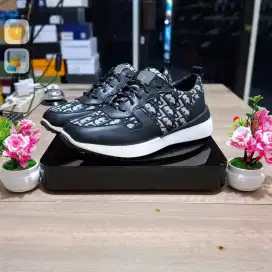 Sepatu sneakers D*or b25 BNIB