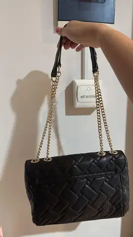 Dijual tas Guess hitam