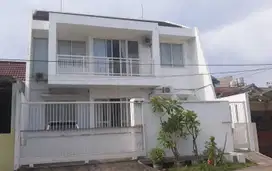 Rumah Kutisari Minimalis 2 Lantai Siap Huni Strategis Dekat Petra